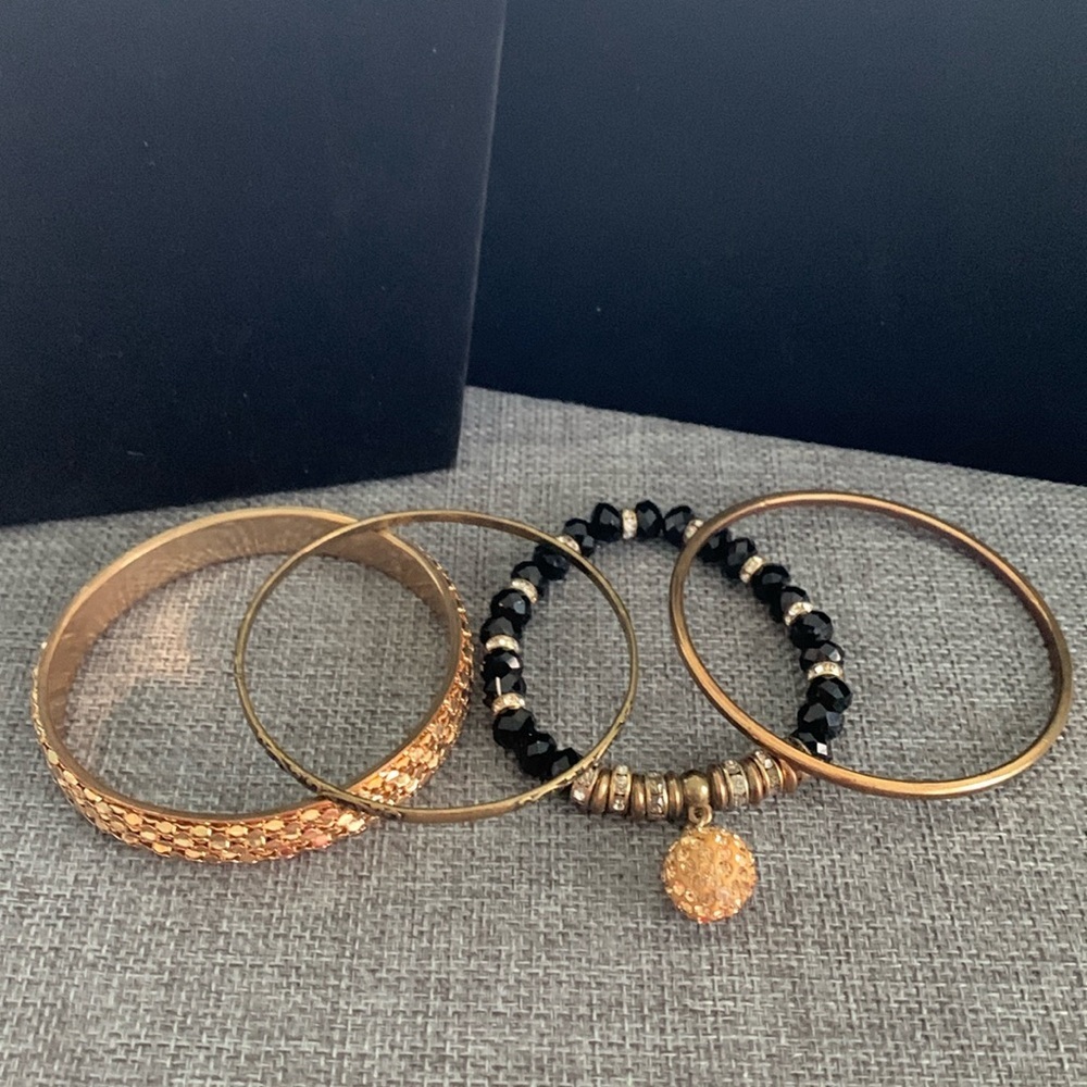 Four Gold Tone & Black Bead Bracelets Stretch & Bangles 2.5”-2.75”‎